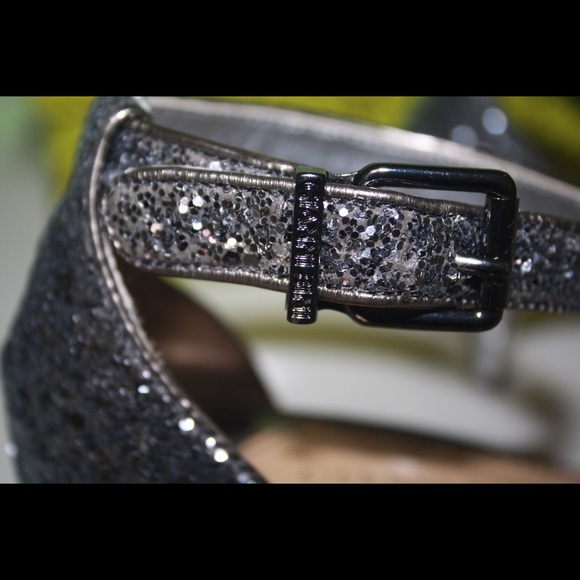 Gianni Bini silver heels - Picture 3 of 8